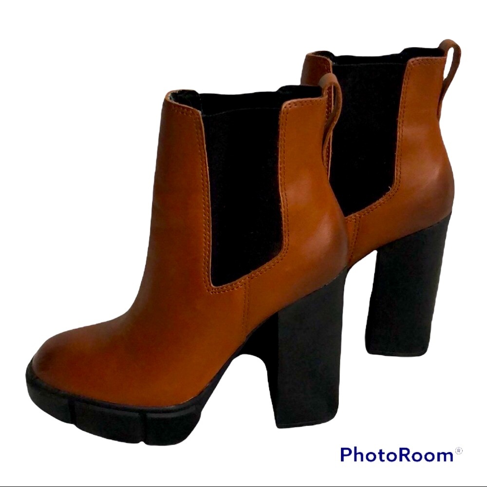 EUC Steve Madden Camel Leather Ankle Boots Size 5.5